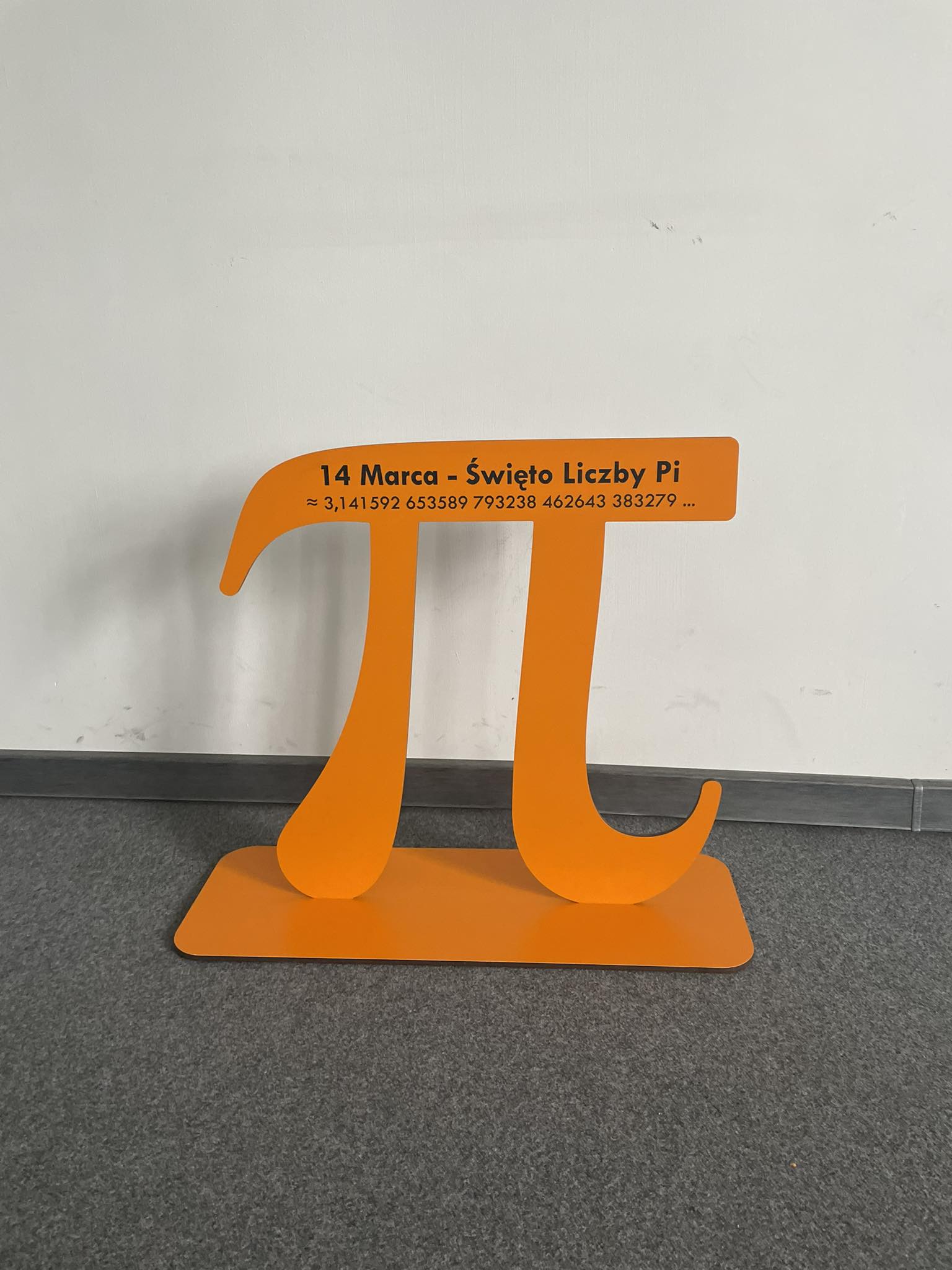 Zdjęcie Święto Liczby Pi 2024 (17)59b12038-90cf-48eb-9286-8bfead59050f.jpg w galerii Dzień Liczby Pi w II LO